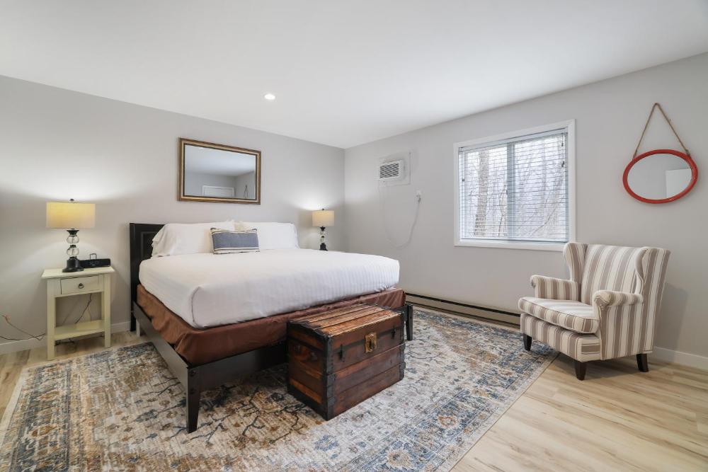 Deluxe King Room interior